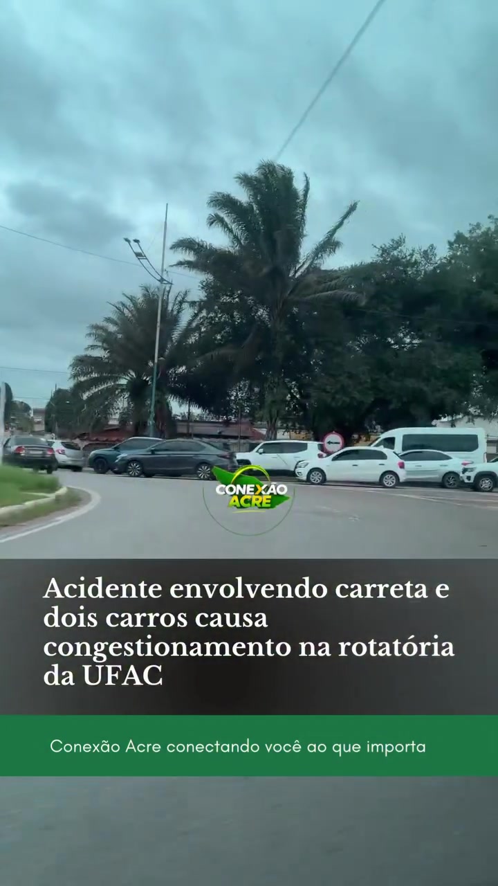 Acidente envolvendo carreta e dois carros causa congestionamento na rotatória da UFAC