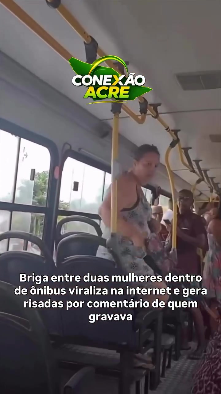 Briga entre duas mulheres dentro de ônibus viraliza na internet e gera risadas por comentário de quem gravava