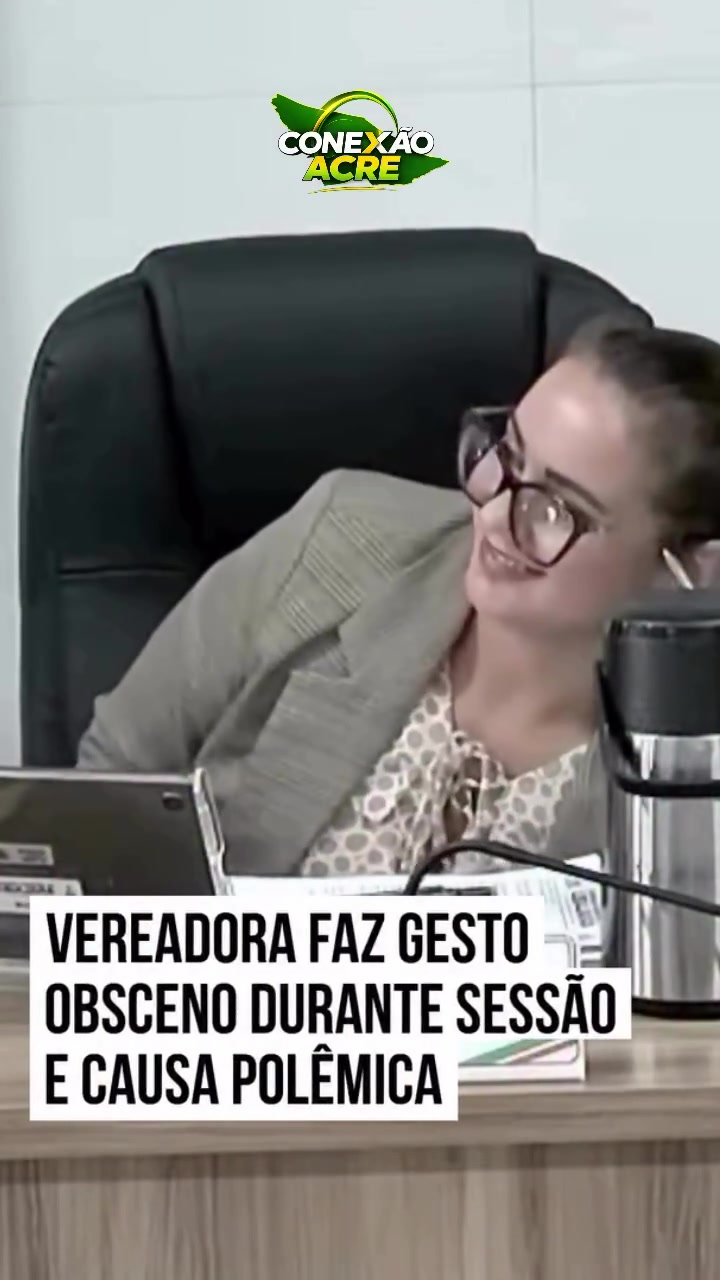 Vereadora faz gesto obsceno durante sessão e causa polêmica