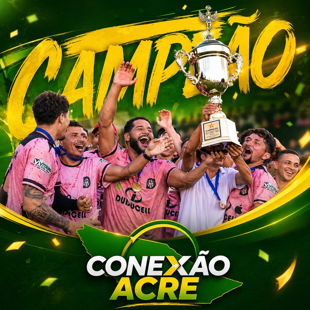 Time acreano celebra conquista de campeonato com troféu erguido em meio à festa